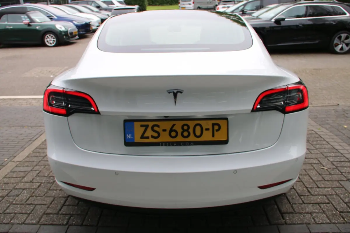 Standard RWD Plus 60 kWh NL-AUTO 1E EIGN NAP SOH 85, 9%