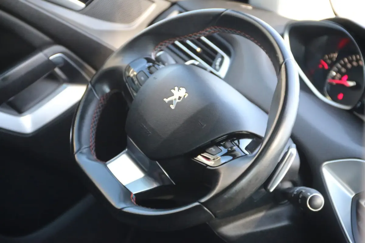 1.2 PureTech Tech Edition