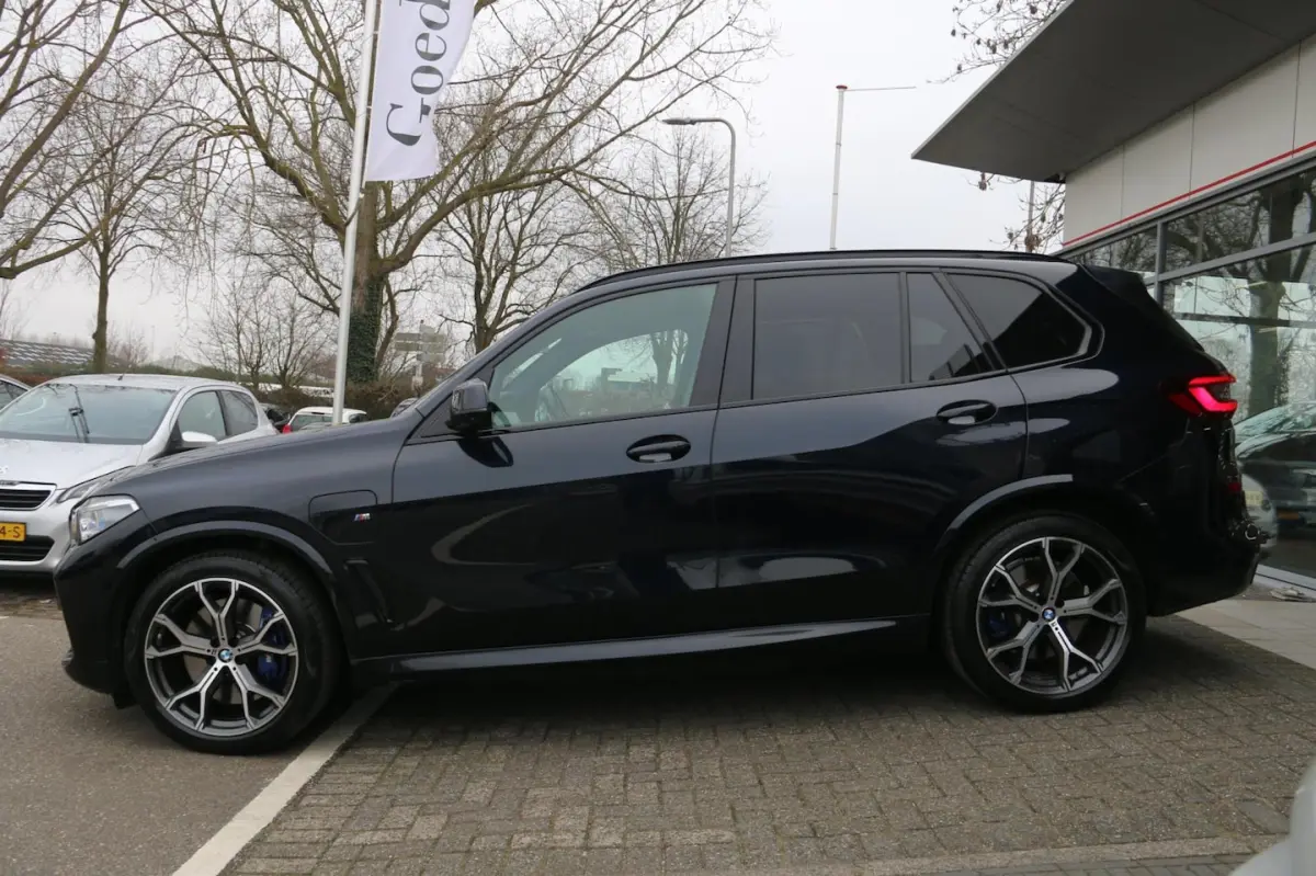XDrive45e High Executive PANO-DAK DEALER. OND. NL-AUTO SOH 82, 3%