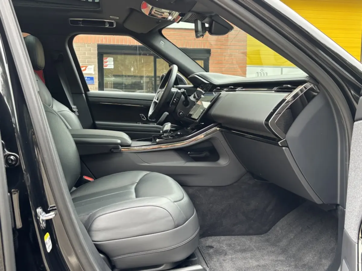 Landrover P460e Dynamic HSE Black Pack Pano 23" Massage *NW 151K
