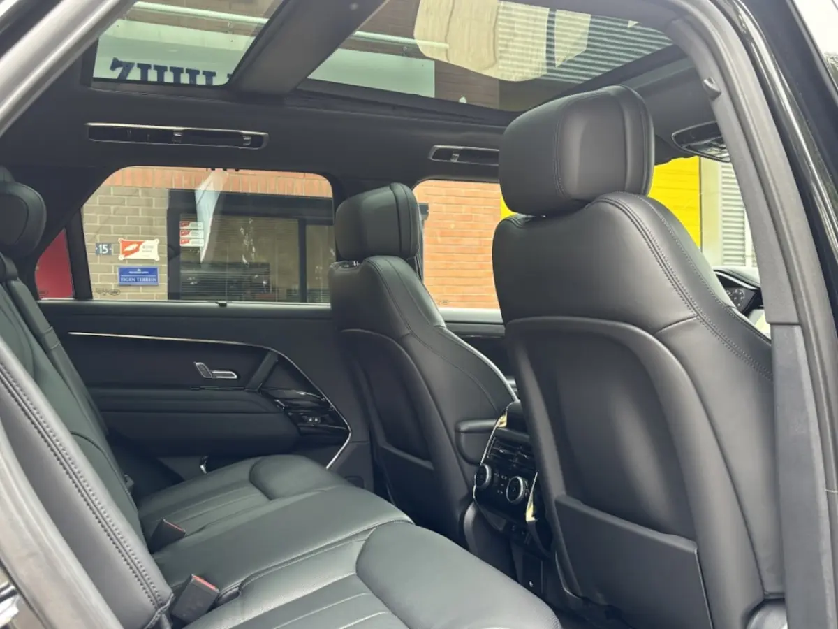 Landrover P460e Dynamic HSE Black Pack Pano 23" Massage *NW 151K