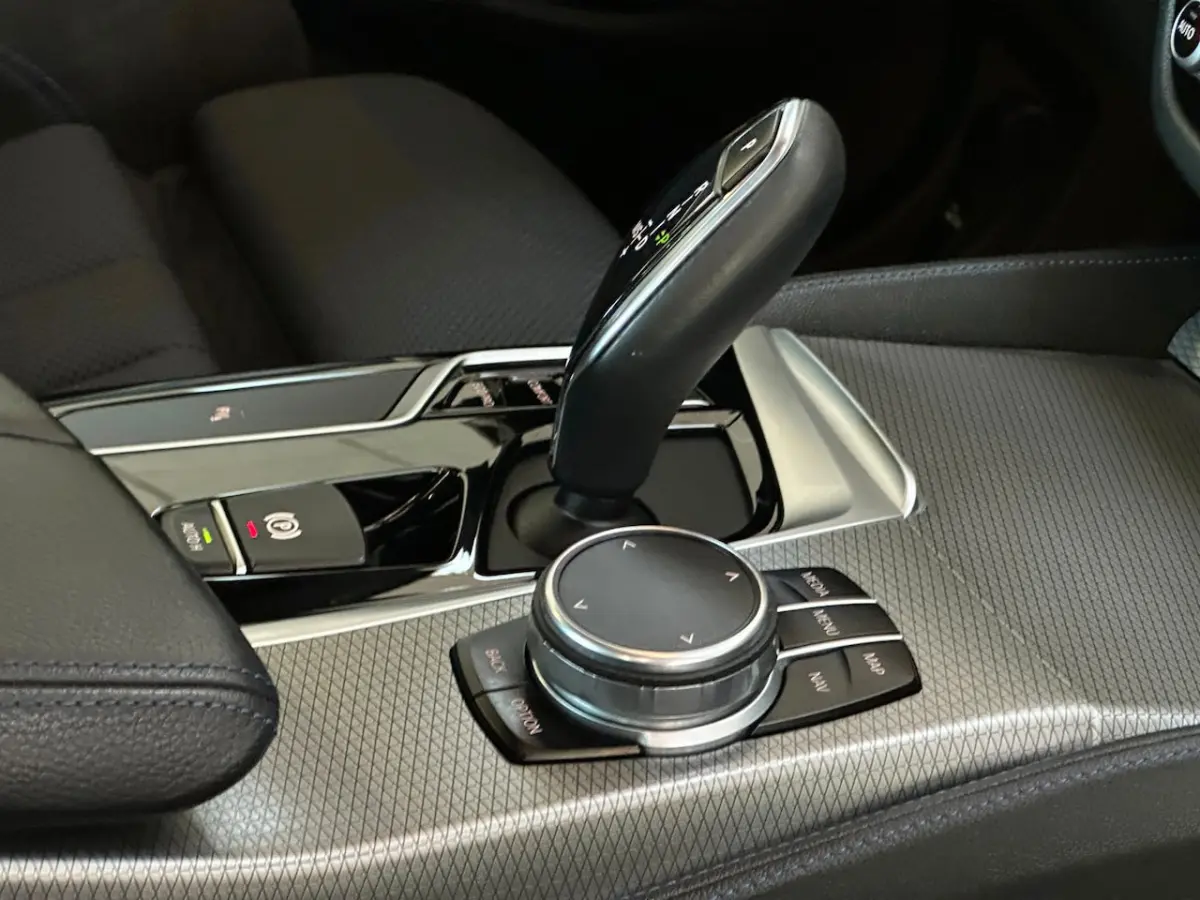 520i Corporate Lease Executive/M-PAKKET/NAVI/NL-AUTO NAP