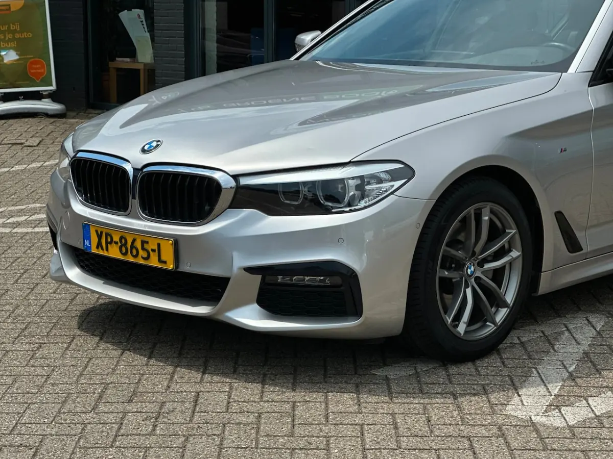 520i Corporate Lease Executive/M-PAKKET/NAVI/NL-AUTO NAP