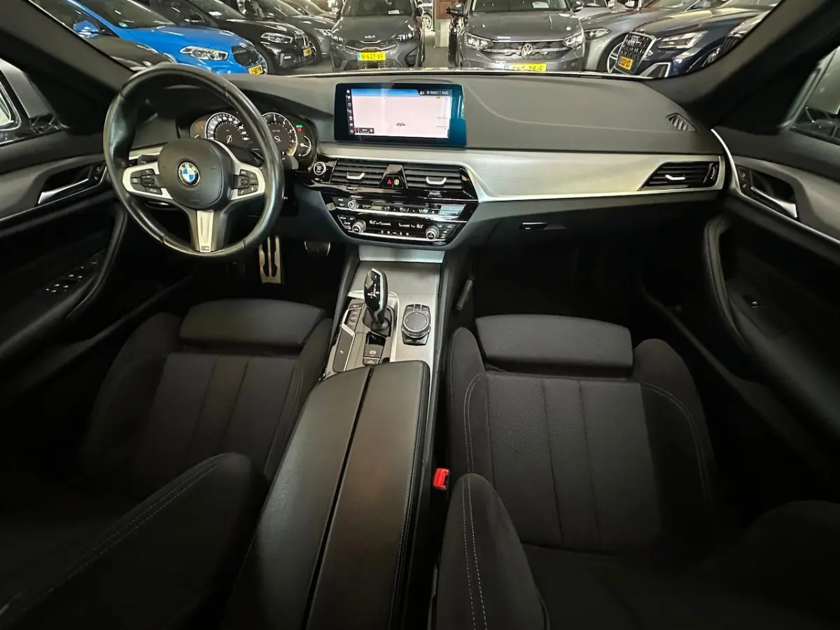 520i Corporate Lease Executive/M-PAKKET/NAVI/NL-AUTO NAP