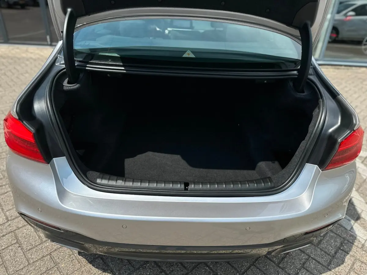 520i Corporate Lease Executive/M-PAKKET/NAVI/NL-AUTO NAP