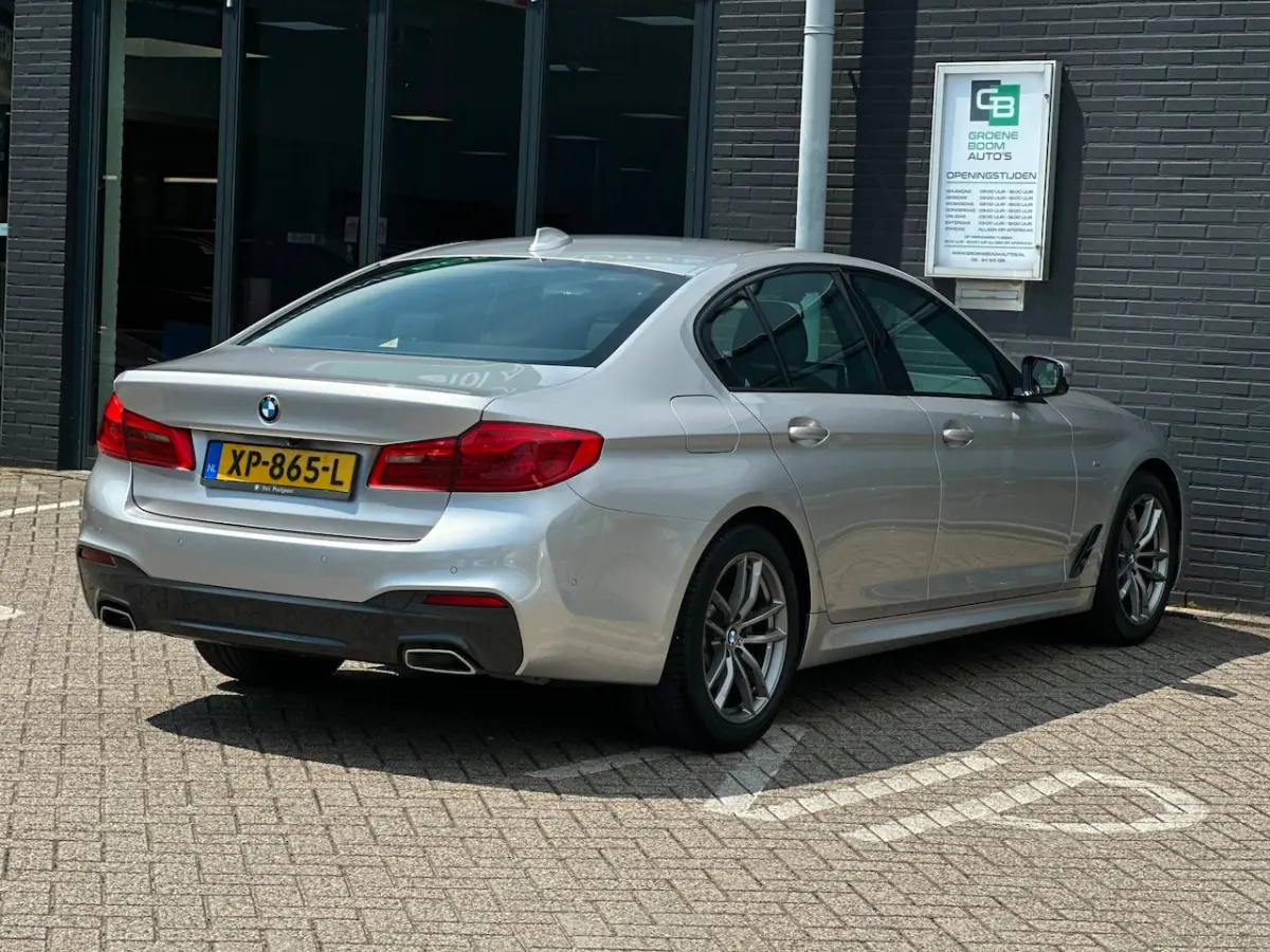 520i Corporate Lease Executive/M-PAKKET/NAVI/NL-AUTO NAP