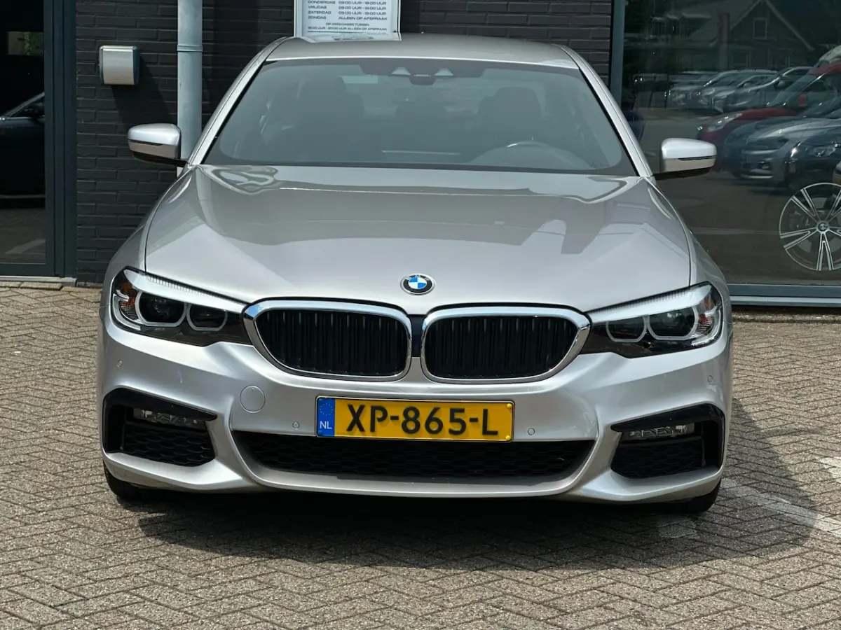 520i Corporate Lease Executive/M-PAKKET/NAVI/NL-AUTO NAP