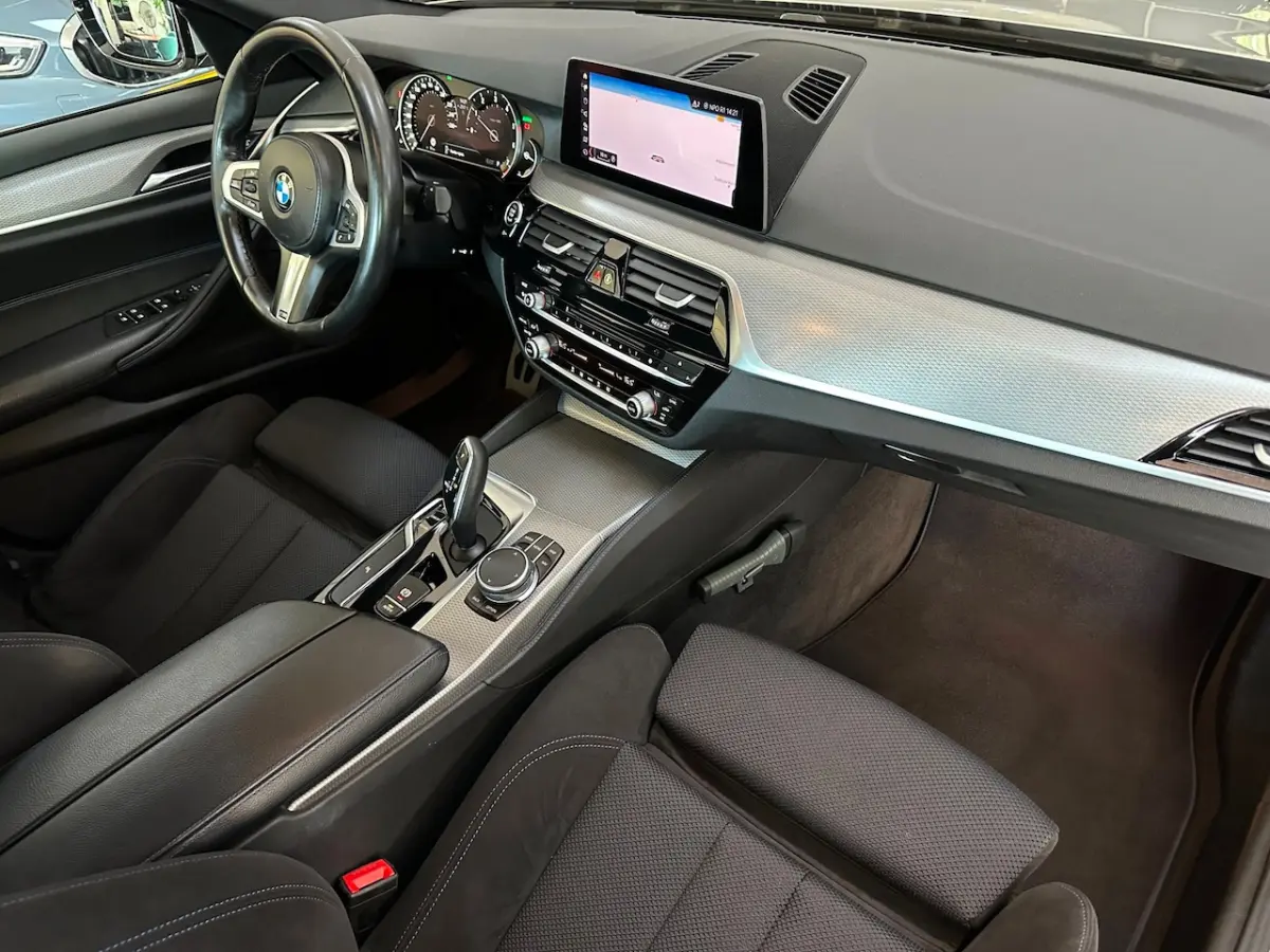520i Corporate Lease Executive/M-PAKKET/NAVI/NL-AUTO NAP