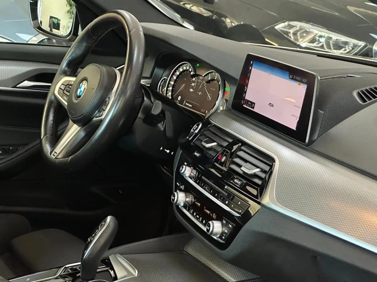 520i Corporate Lease Executive/M-PAKKET/NAVI/NL-AUTO NAP