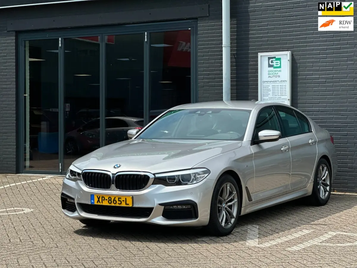 520i Corporate Lease Executive/M-PAKKET/NAVI/NL-AUTO NAP