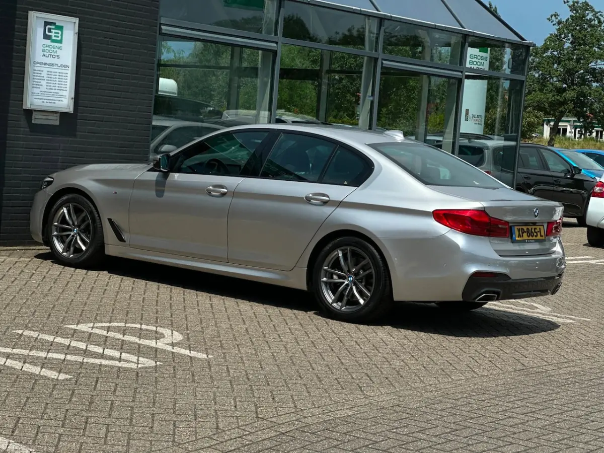 520i Corporate Lease Executive/M-PAKKET/NAVI/NL-AUTO NAP