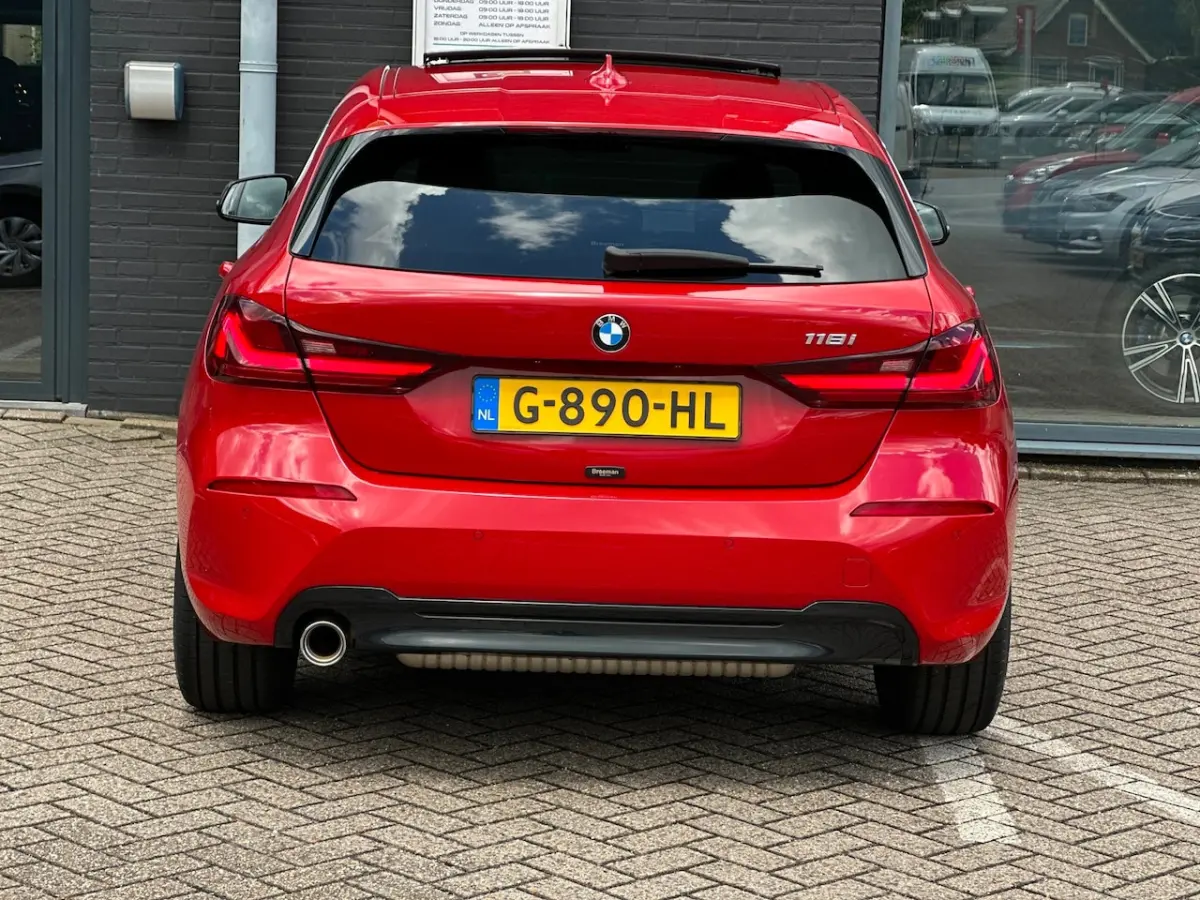 118i Executive Edition/PANO-DAK/NAVI/CARPLAY/LED/NL AUTO NAP