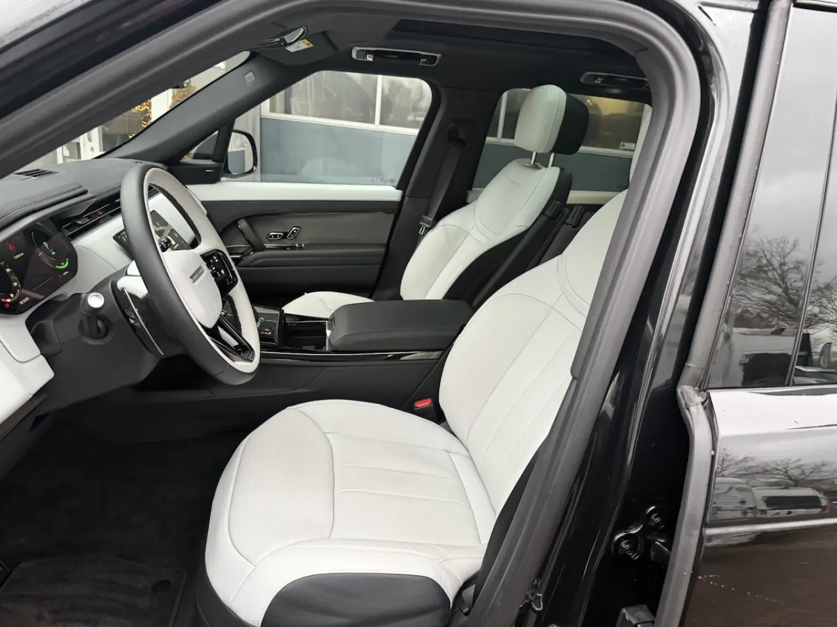 3.0 P460e 23inch Dynamic SE PHEV *Meridian / Stoelventilatie / Panorama / Black Exterior P