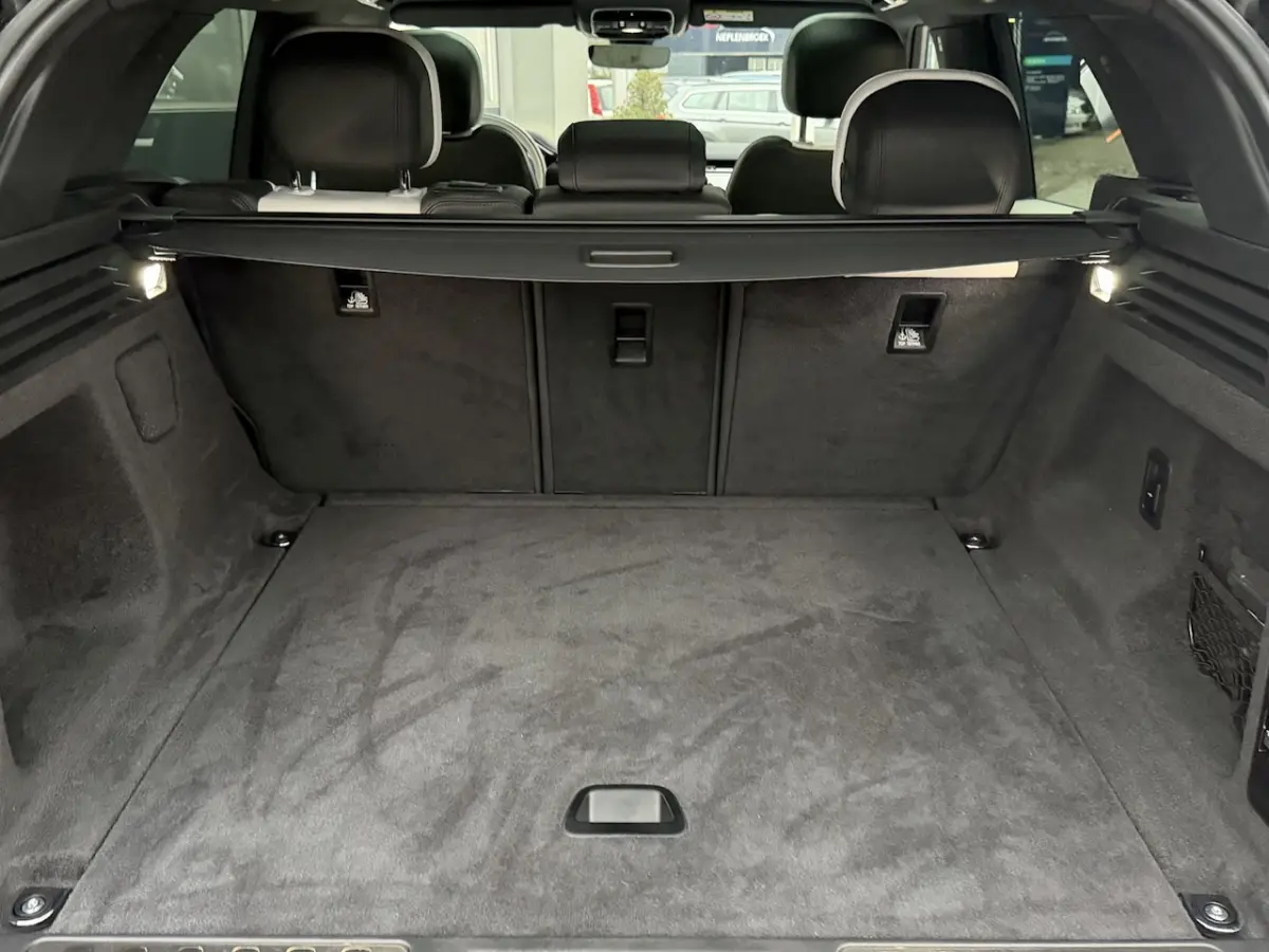 3.0 P460e 23inch Dynamic SE PHEV *Meridian / Stoelventilatie / Panorama / Black Exterior P