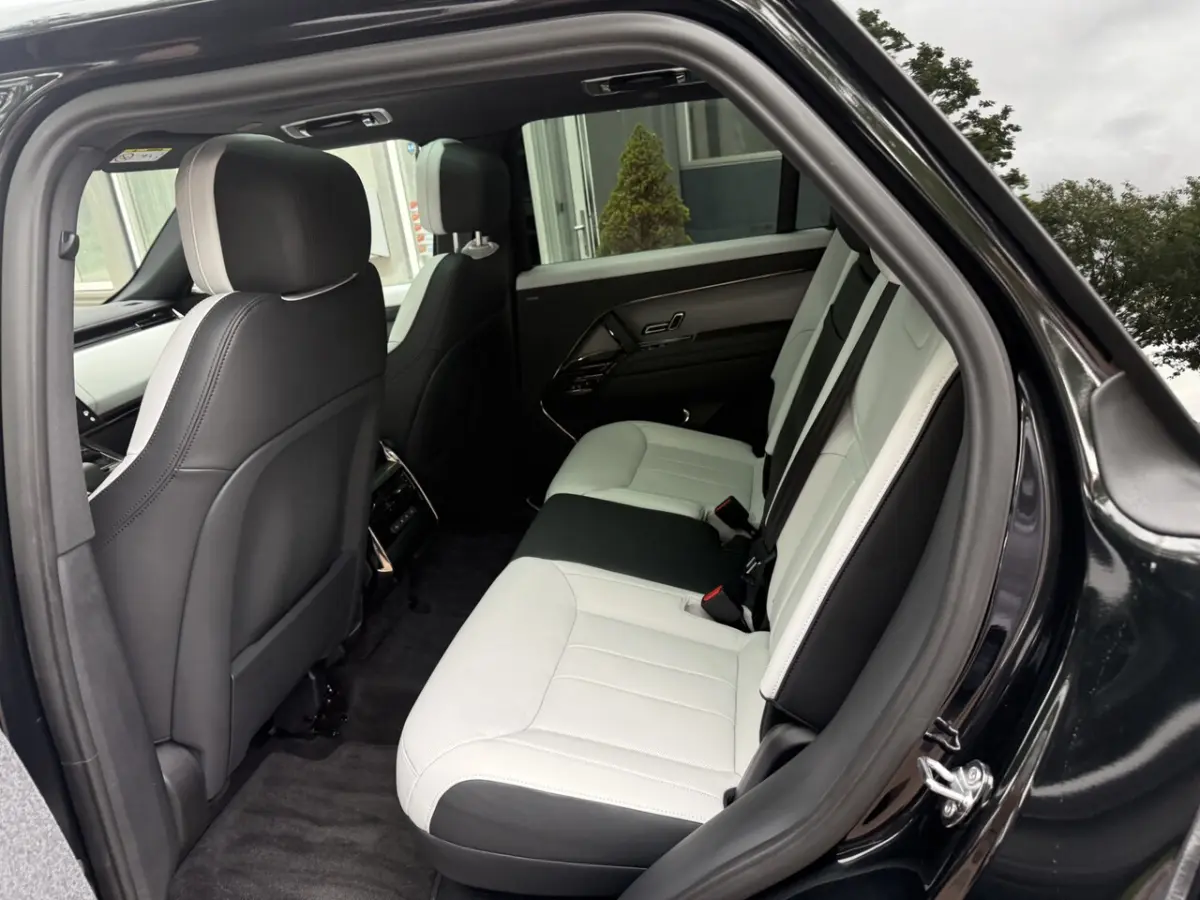 3.0 P460e 23inch Dynamic SE PHEV *Meridian / Stoelventilatie / Panorama / Black Exterior P