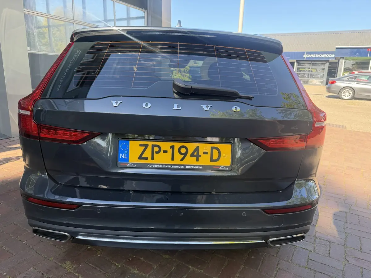 2.0 D4 Inscription Leer, Panodak, 18Inch, Trekhaak, Navi, Cruise Bomvol en dealer onderhou