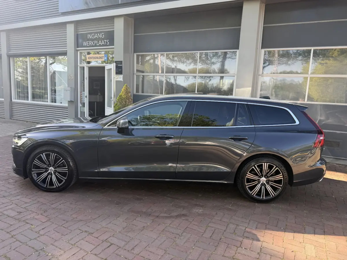 2.0 D4 Inscription Leer, Panodak, 18Inch, Trekhaak, Navi, Cruise Bomvol en dealer onderhou