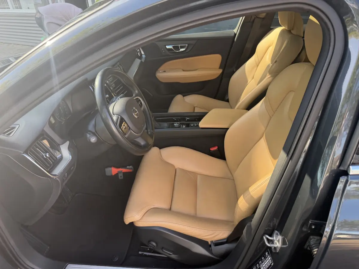 2.0 D4 Inscription Leer, Panodak, 18Inch, Trekhaak, Navi, Cruise Bomvol en dealer onderhou