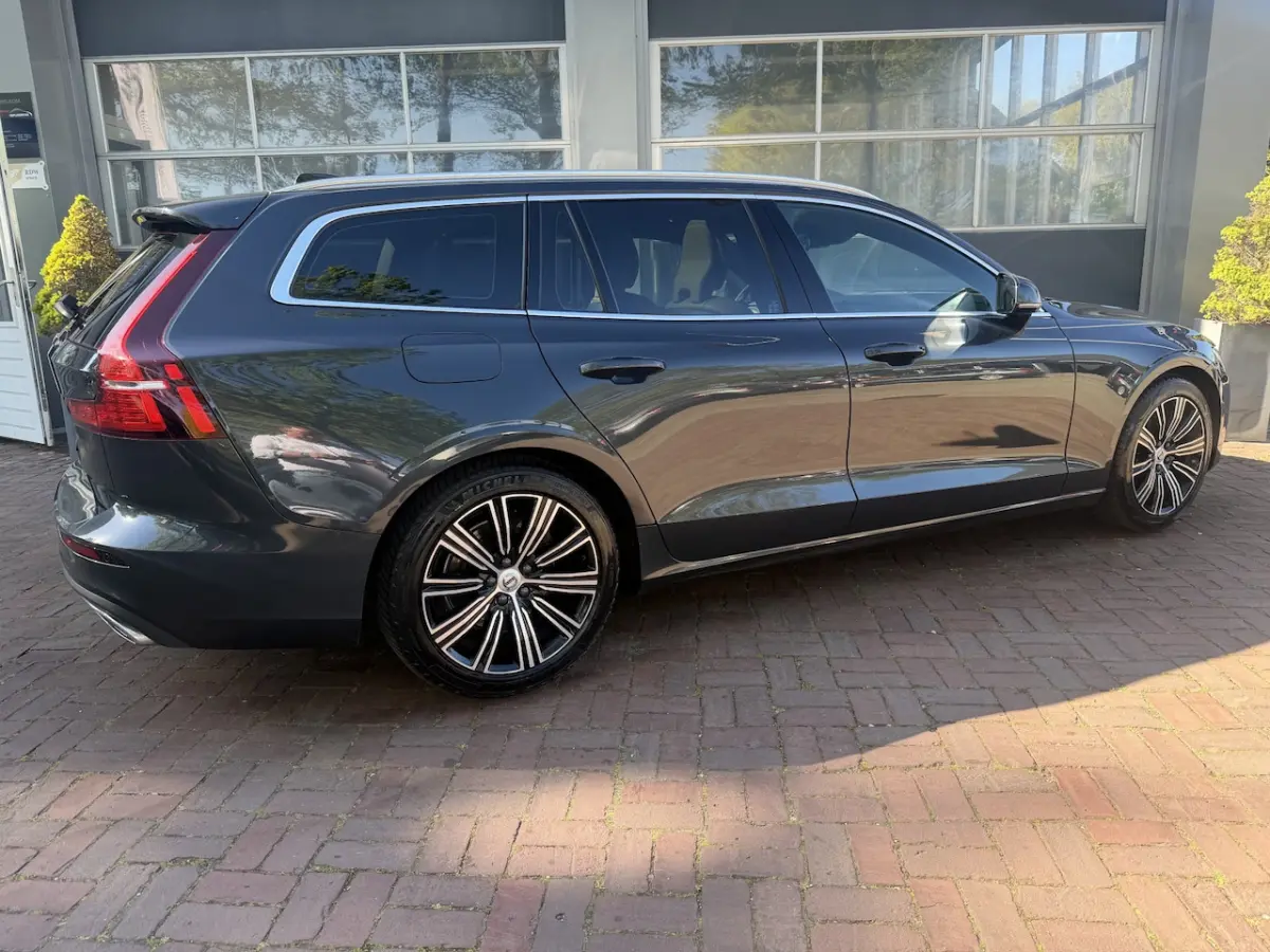2.0 D4 Inscription Leer, Panodak, 18Inch, Trekhaak, Navi, Cruise Bomvol en dealer onderhou