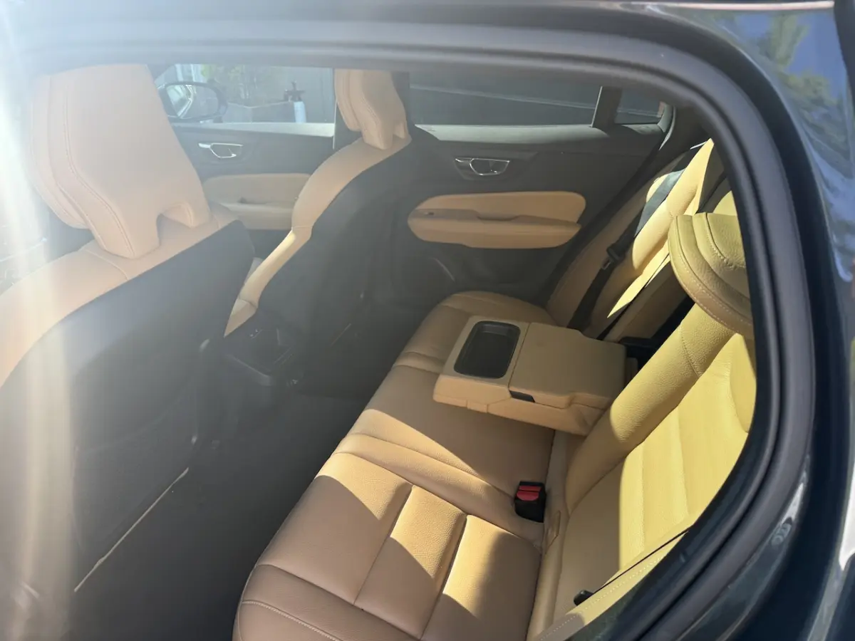 2.0 D4 Inscription Leer, Panodak, 18Inch, Trekhaak, Navi, Cruise Bomvol en dealer onderhou