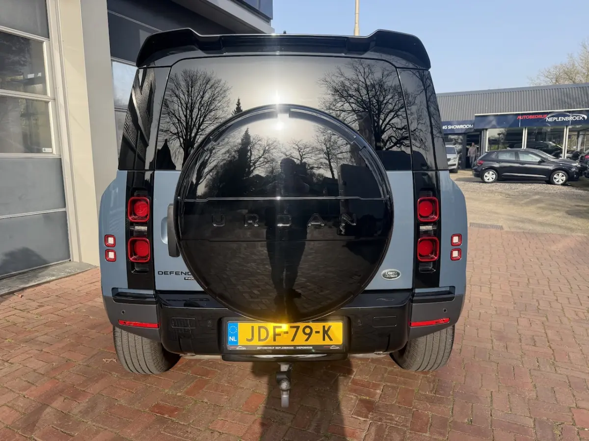 3.0 P400 110 X-Dynamic S 5 Persoons Luchtvering Trekhaak LED Camera Urban 19''