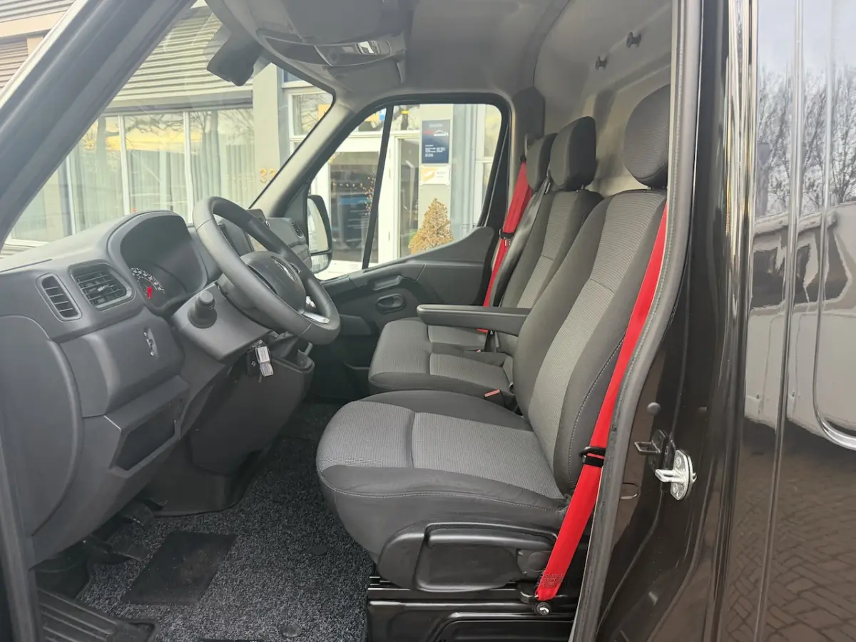 T35 2.3 dCi 135 L3H2 Work Edition 2023 Km 90.000 Uniek Vol optie