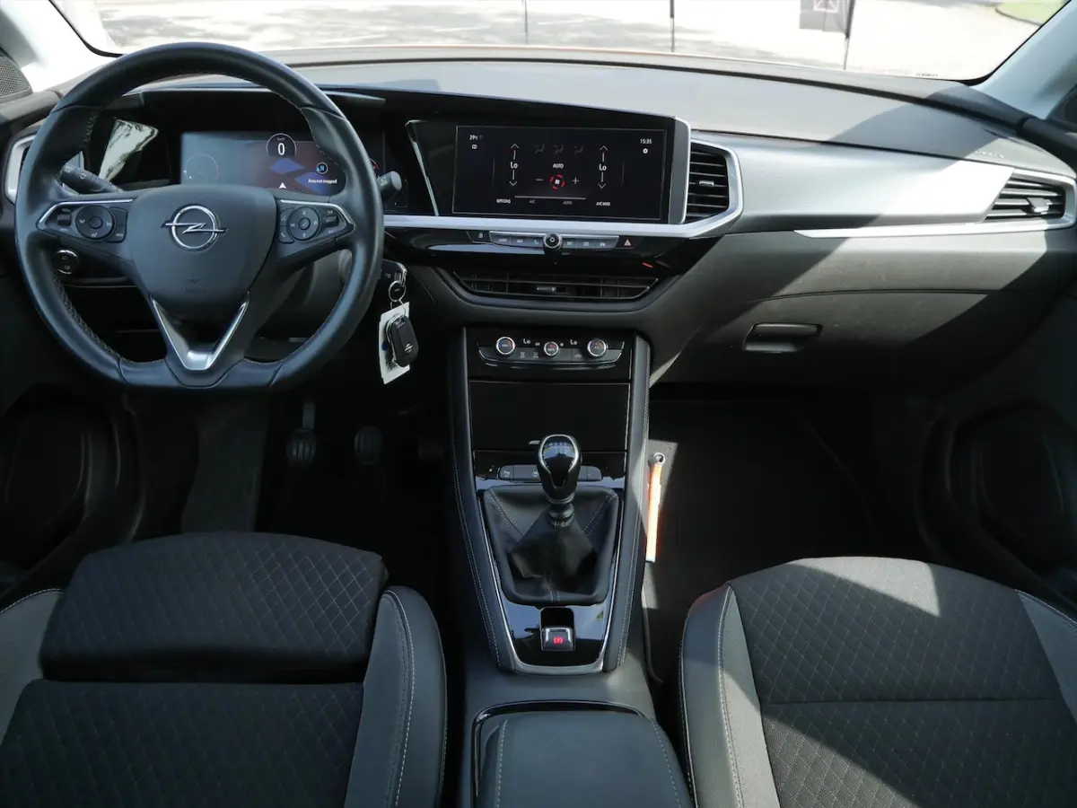 1.2 Turbo 130pk S&S Business Elegance | Navi Pro | Camera | CarPlay | Trekhaak |
