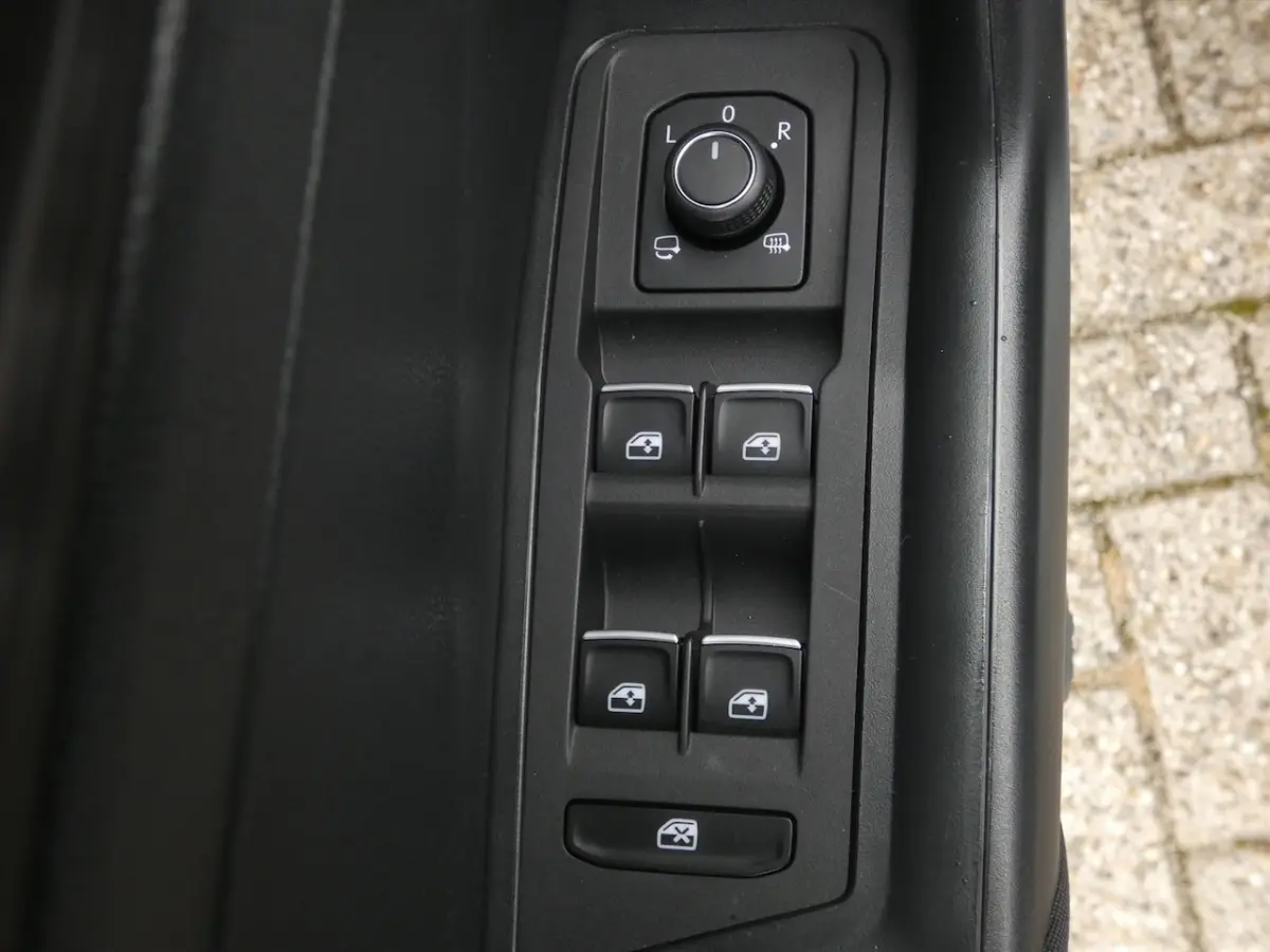 1.0 TSI Style Executive | Privacy | 2x PDC | DAB+ | Carplay | 17 inch LM |