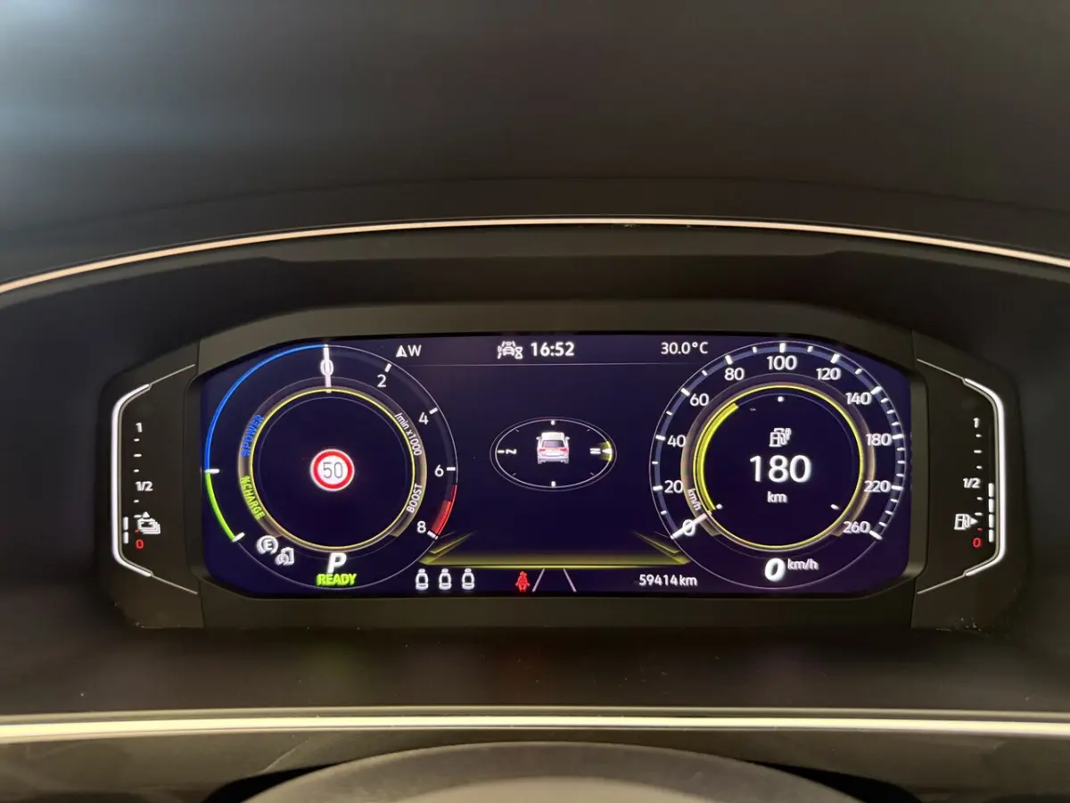 1.4 TSI eHybrid R-Line Business+ Virtual Cockpit PAnoramadak PDC 360 camera