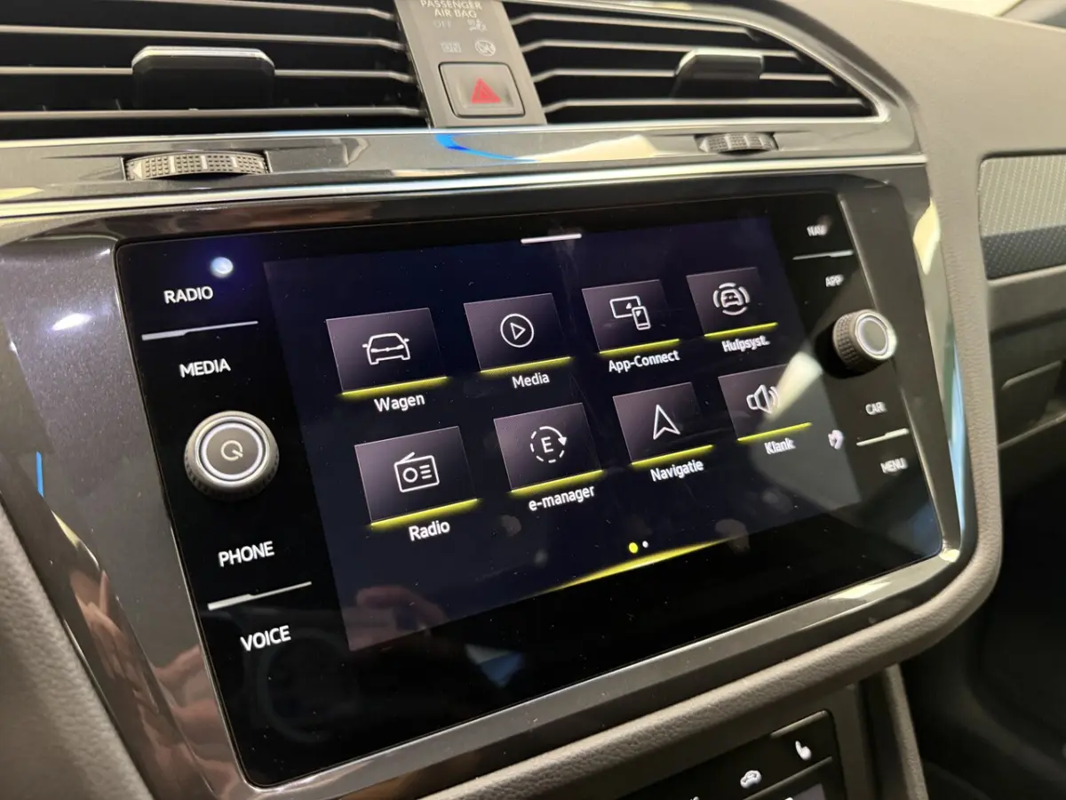 1.4 TSI eHybrid R-Line Business+ Virtual Cockpit PAnoramadak PDC 360 camera
