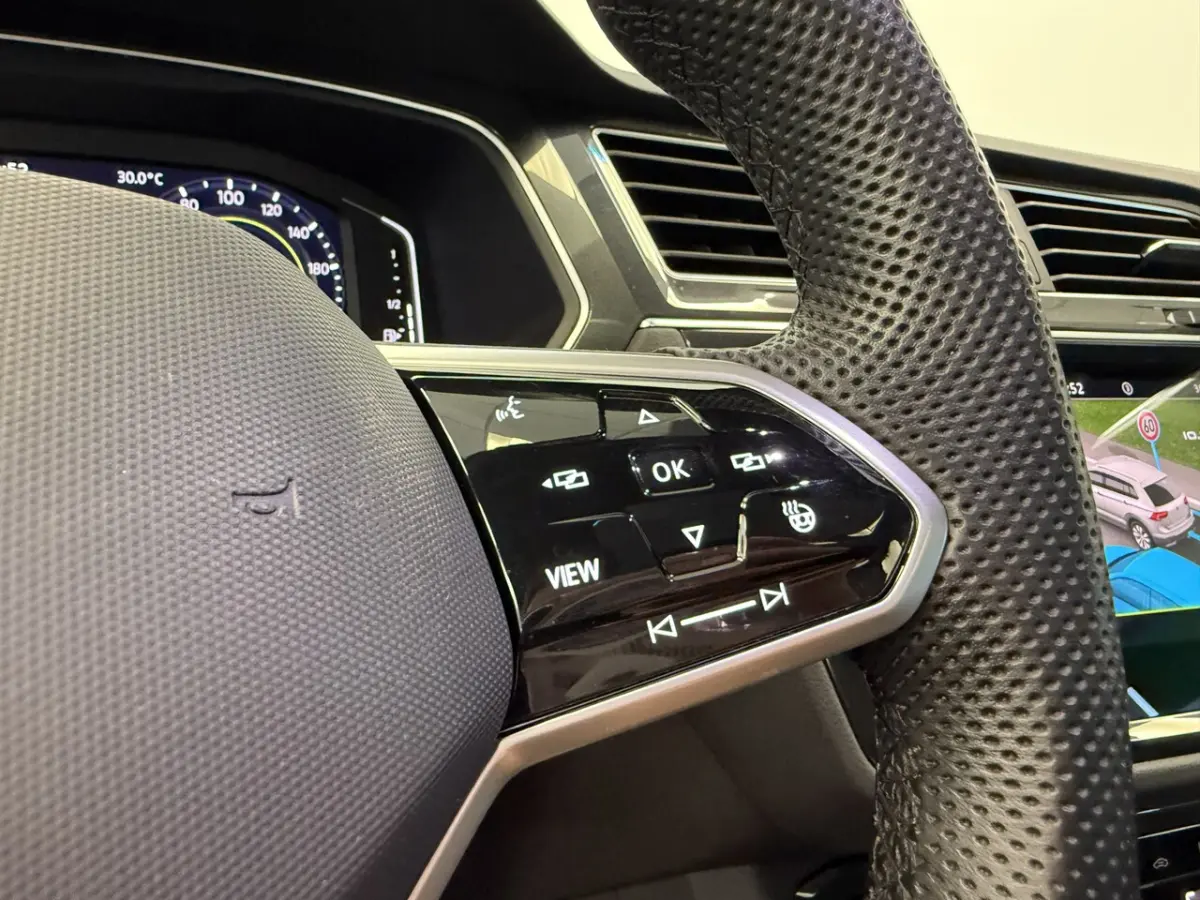 1.4 TSI eHybrid R-Line Business+ Virtual Cockpit PAnoramadak PDC 360 camera