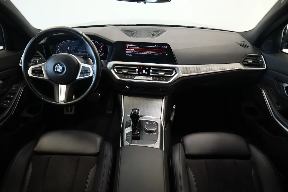 320i M-Sport Business Edition Climate/Cruise Navi PDC NAP 24 Maanden garantie* (Vraag naar