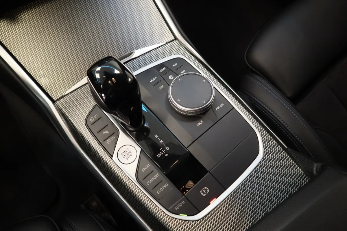 320i M-Sport Business Edition Climate/Cruise Navi PDC NAP 24 Maanden garantie* (Vraag naar