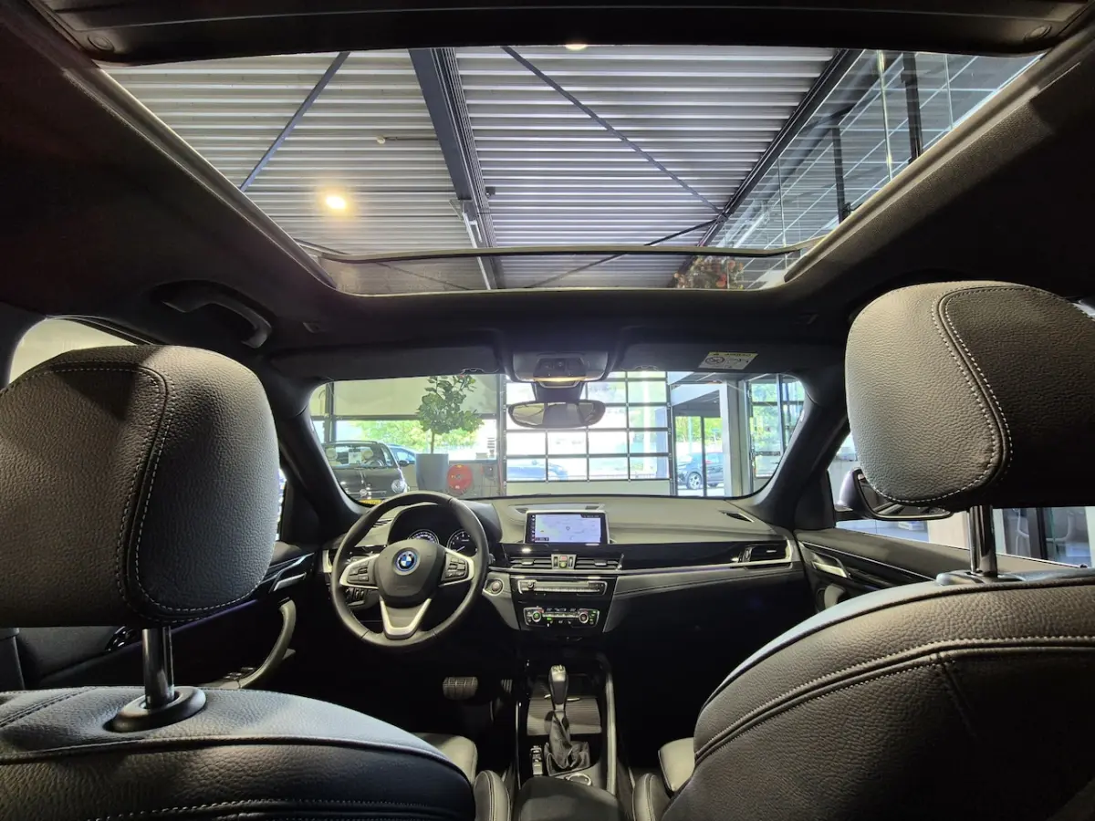 xDrive25e High Executive X-Line | Panorama | Trekhaak | Camera