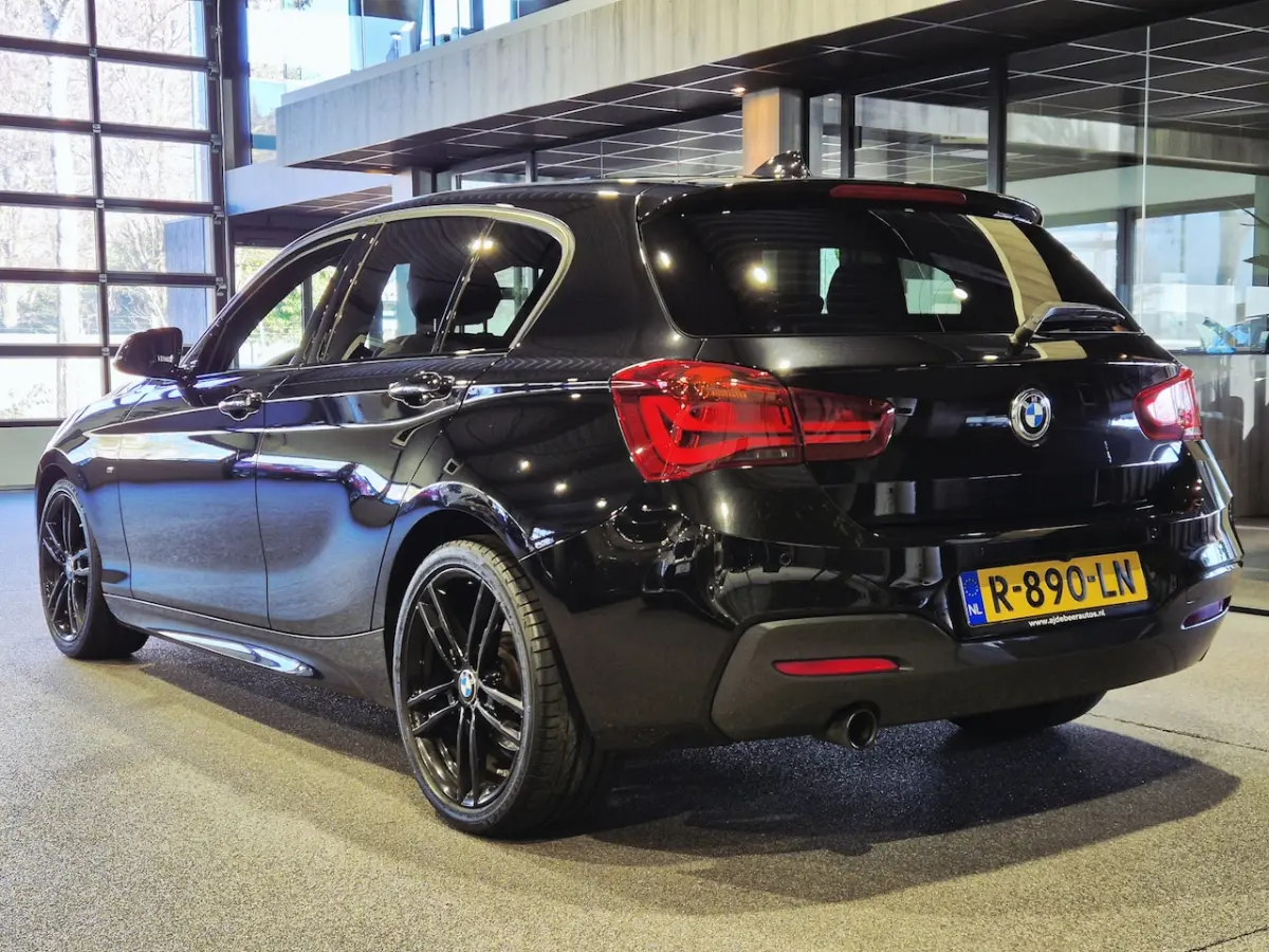 M-Sport Shadow Edition Camera | Leder | Stoelverwarming | Zwarte hemel | CarPlay | Cruise