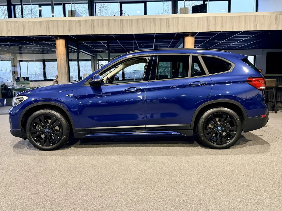 xDrive25e Executive Sportline | Camera | Trekhaak | CrÃ¨me leder