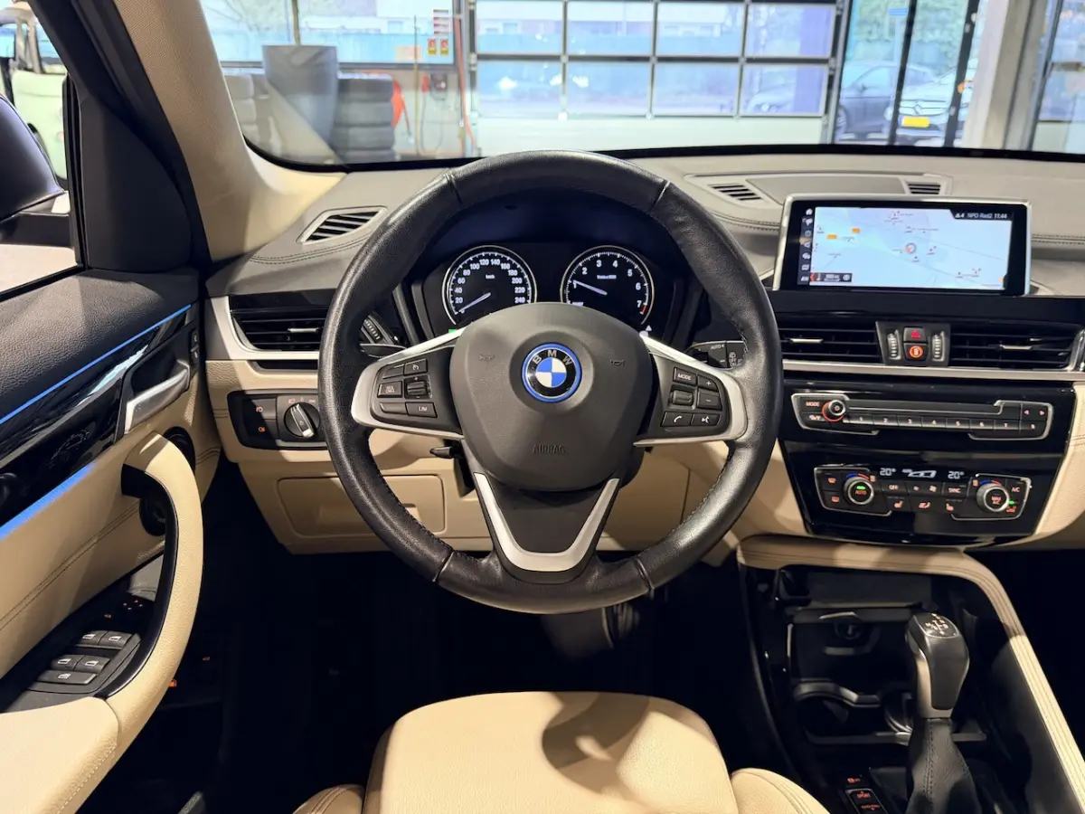 xDrive25e Executive Sportline | Camera | Trekhaak | CrÃ¨me leder