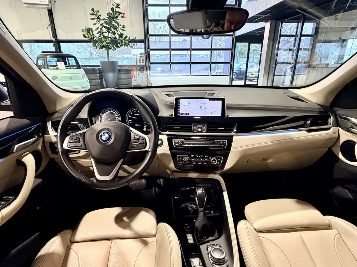xDrive25e Executive Sportline | Camera | Trekhaak | CrÃ¨me leder