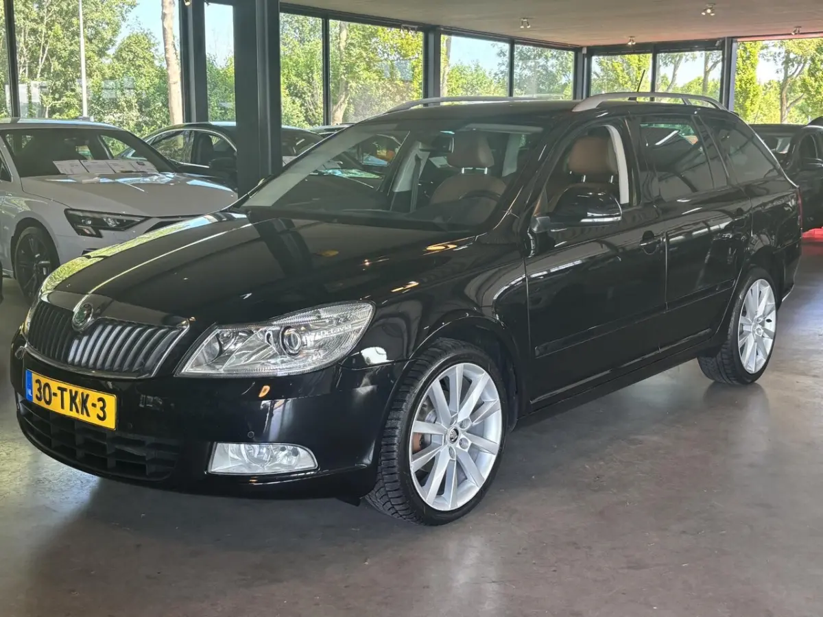 Škoda Octavia Combi 2012 Benzine Automatisch leasen