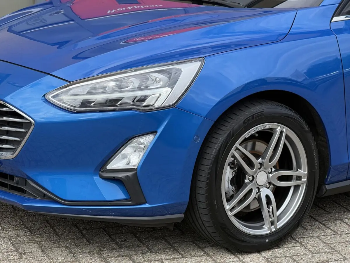 1.0 EcoBoost ST Line X, Navi, Led