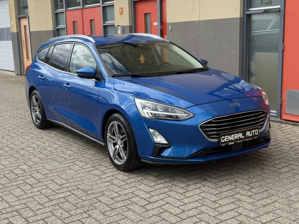 1.0 EcoBoost ST Line X, Navi, Led