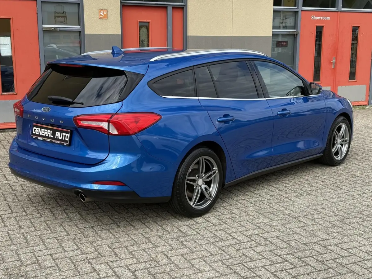 1.0 EcoBoost ST Line X, Navi, Led