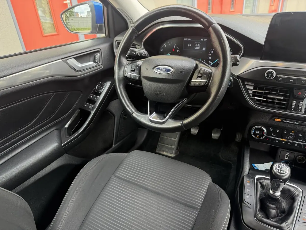 1.0 EcoBoost ST Line X, Navi, Led