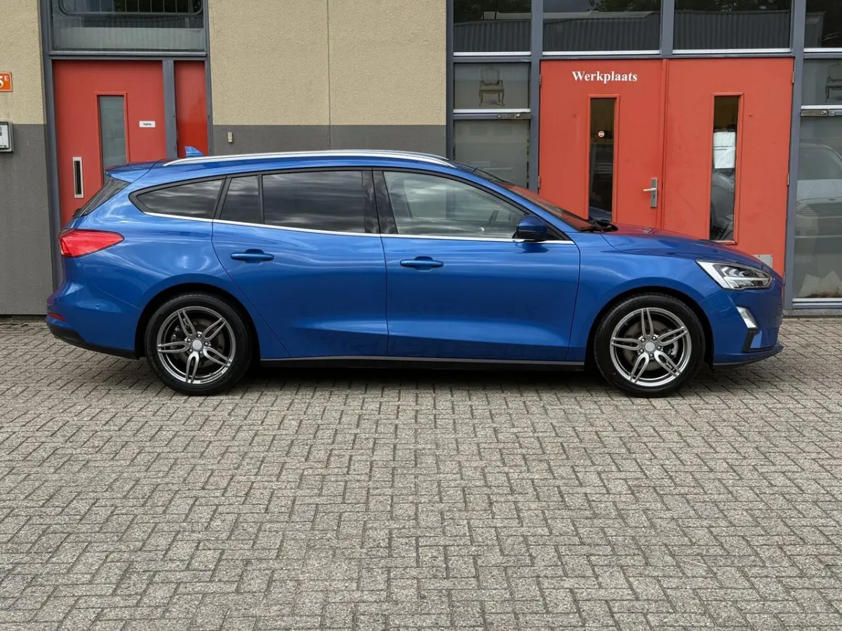 1.0 EcoBoost ST Line X, Navi, Led