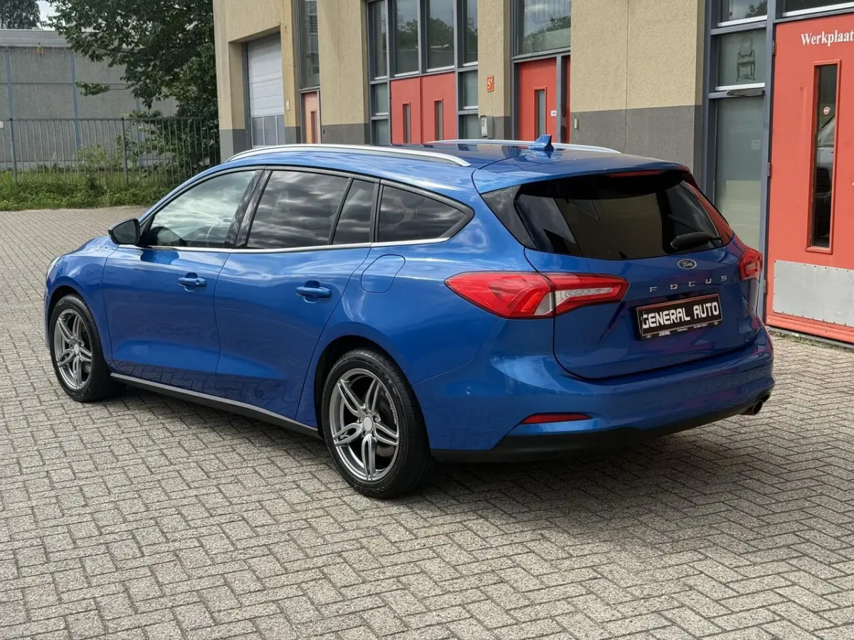 1.0 EcoBoost ST Line X, Navi, Led