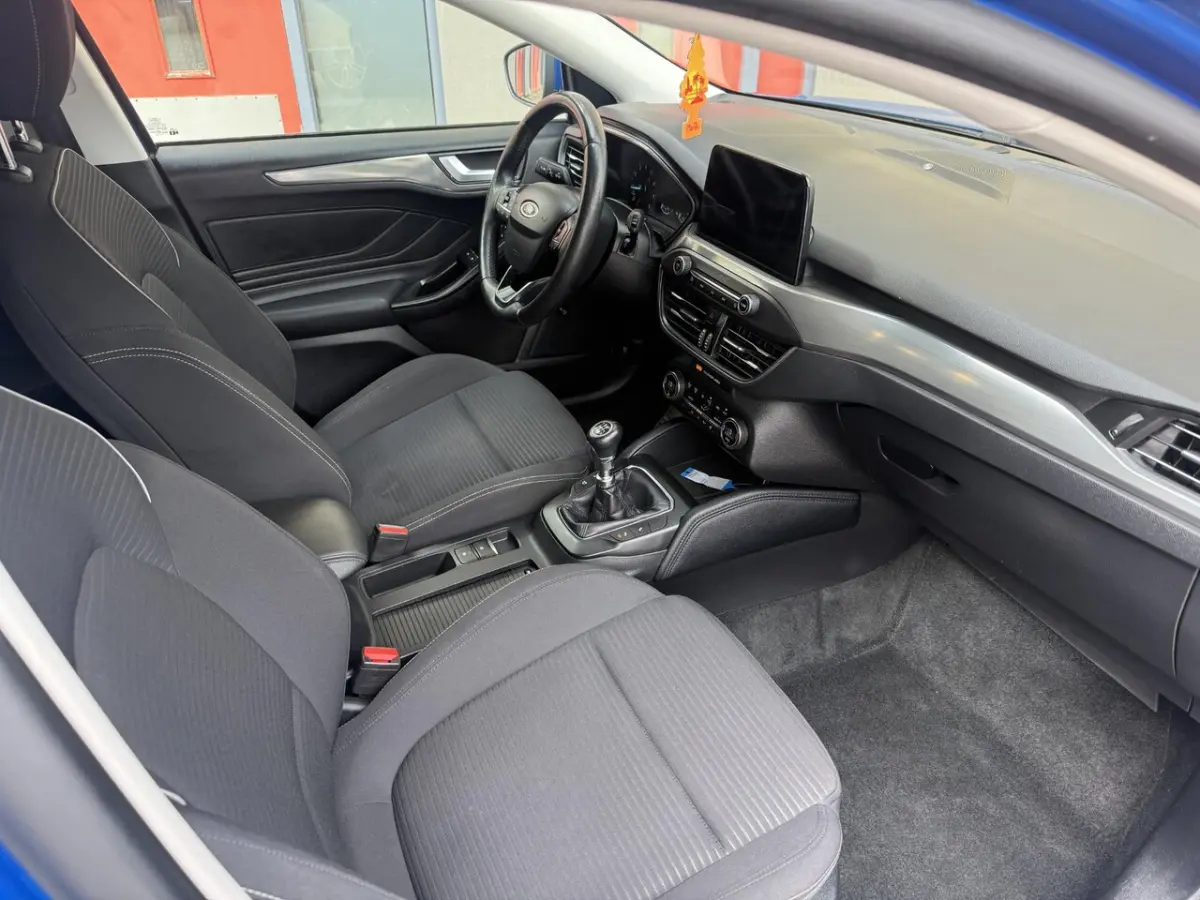 1.0 EcoBoost ST Line X, Navi, Led
