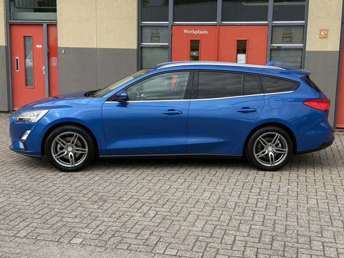 1.0 EcoBoost ST Line X, Navi, Led