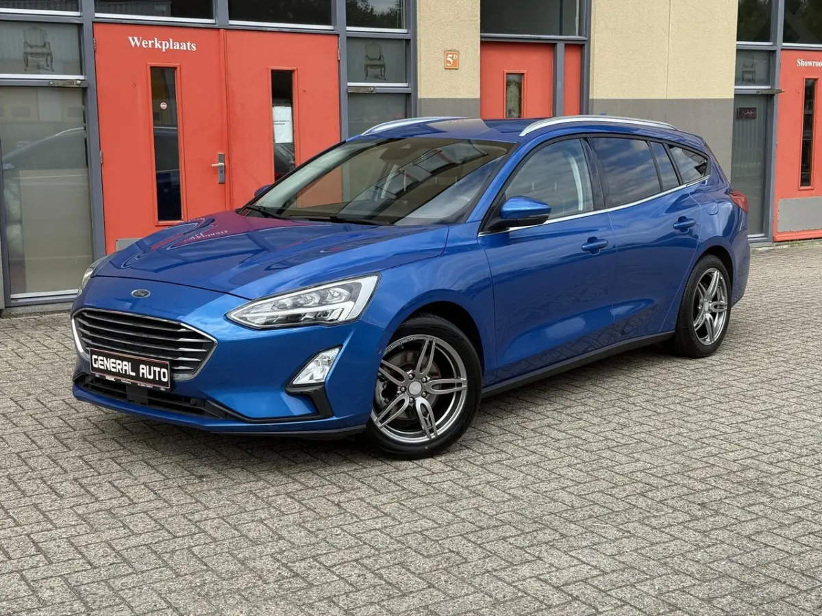 1.0 EcoBoost ST Line X, Navi, Led