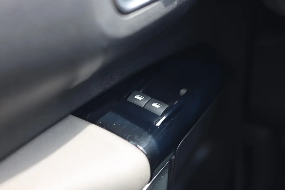 1.2 I LED I BLUETOOTH I CRUISE