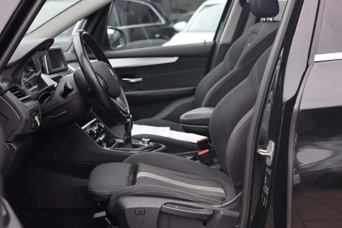 218i SPORT | PANO | NAVIGATIE | 17 INCH